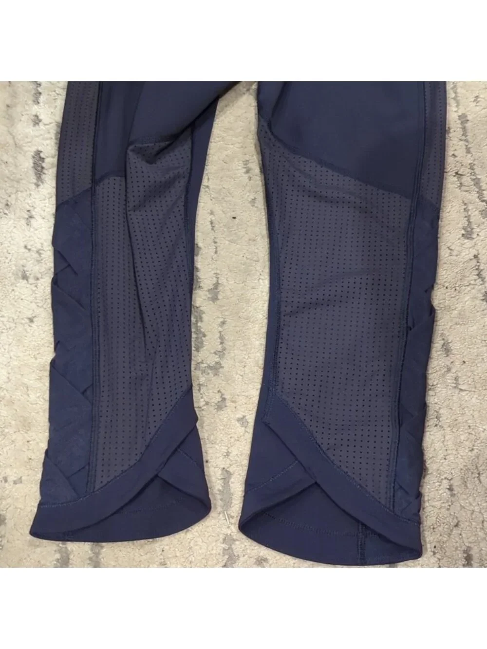 Lululemon Var-City Crop criss cross Naval Blue / Iridescent Multi